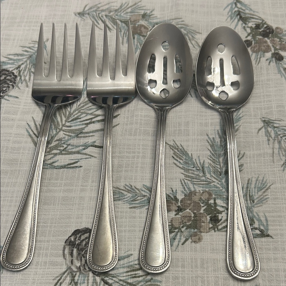 S/4 Everyday Pfaltzgraff Serving pieces